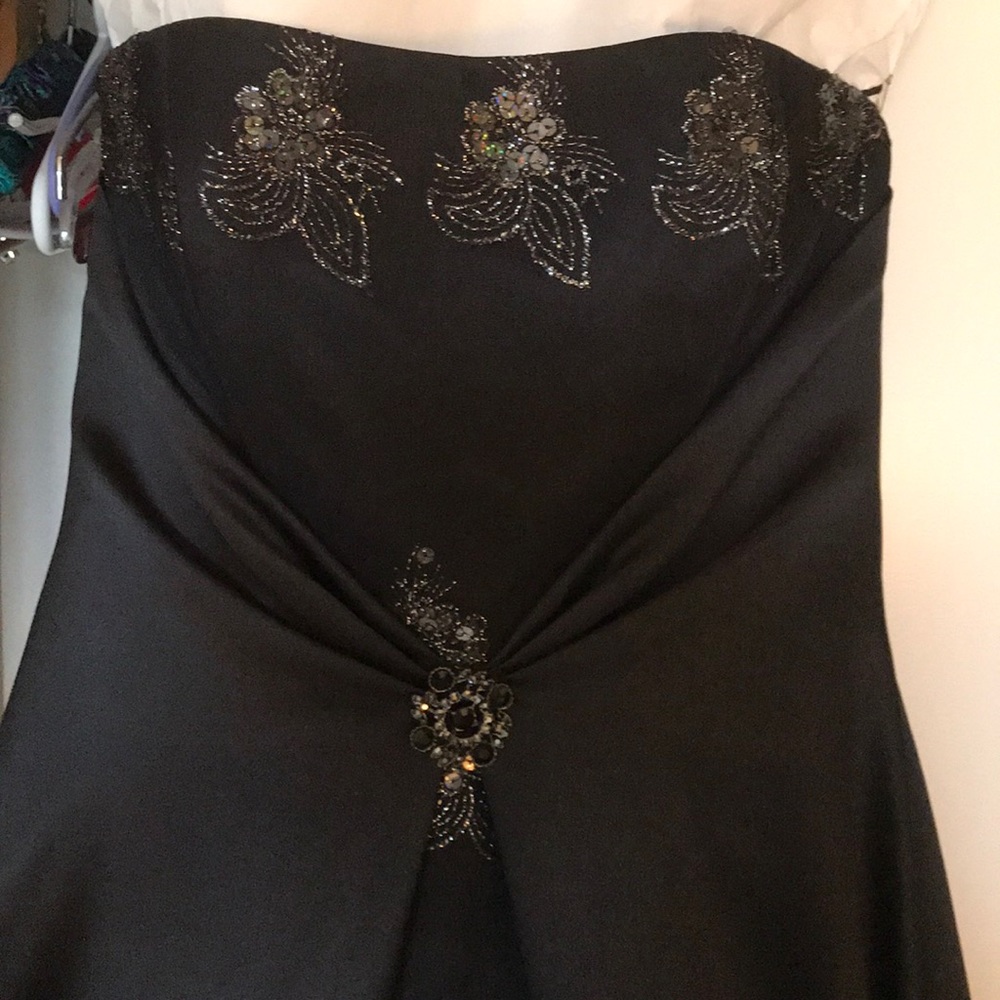 Gown - Picture 3 of 5